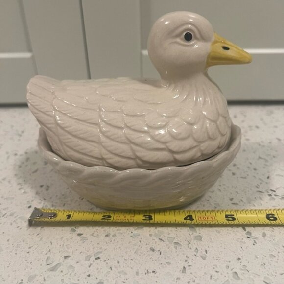 VINTAGE Ceramic Cream Duck on Nest White Woven Basket Japan Country Farm - Picture 8 of 15